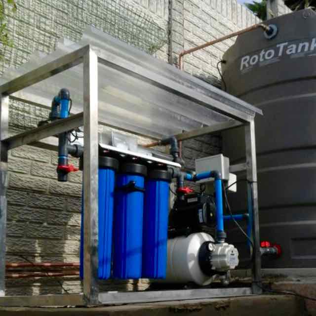 Pressurized rainwater purification unit